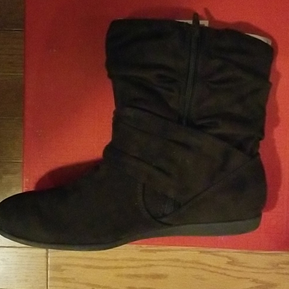 Boots - Picture 2 of 4